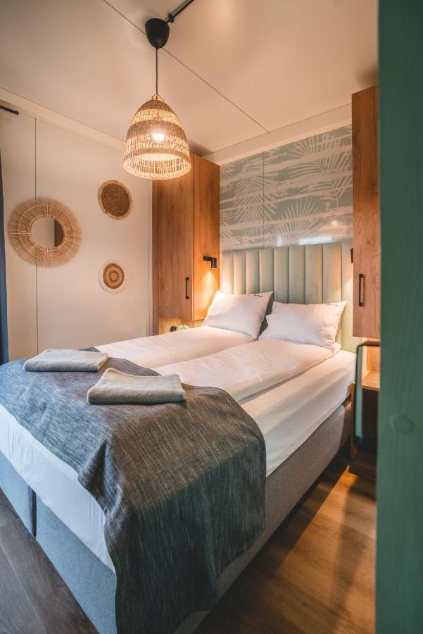 Rresort - Domki Z Krytym I Podgrzewanym Basenem, Sauna, Wifi, Parking W Cenie! Rewal Exterior foto